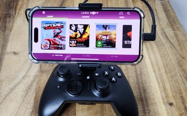 RiotPWR RP1950 iPhone Controller Review: A Familiar Feel Built for iPhone